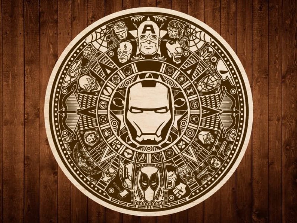Календарь Marvel гравировка на фанере