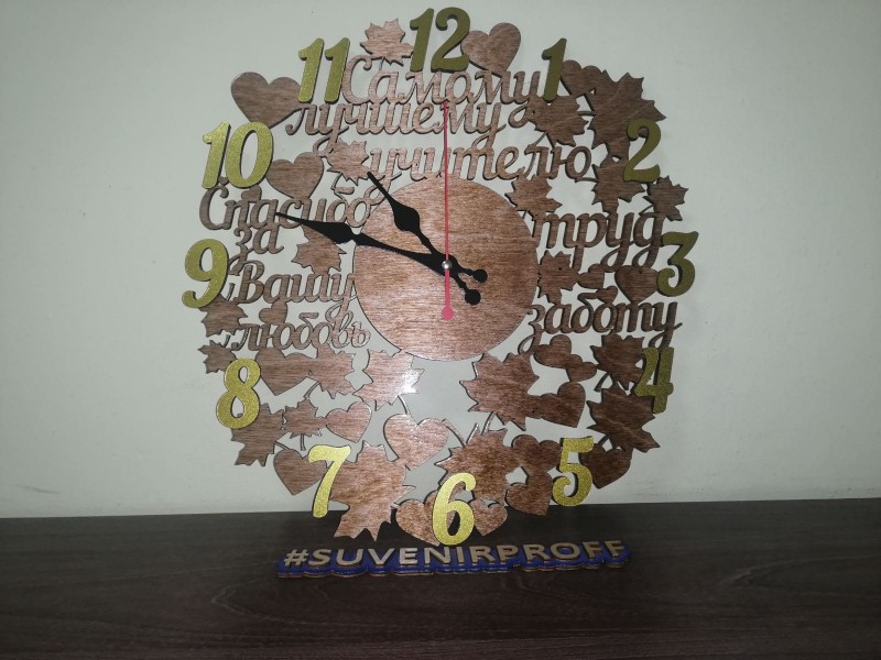 Деревянные часы учителю с пожеланиями настенные с покрытием лака, 36*36 см