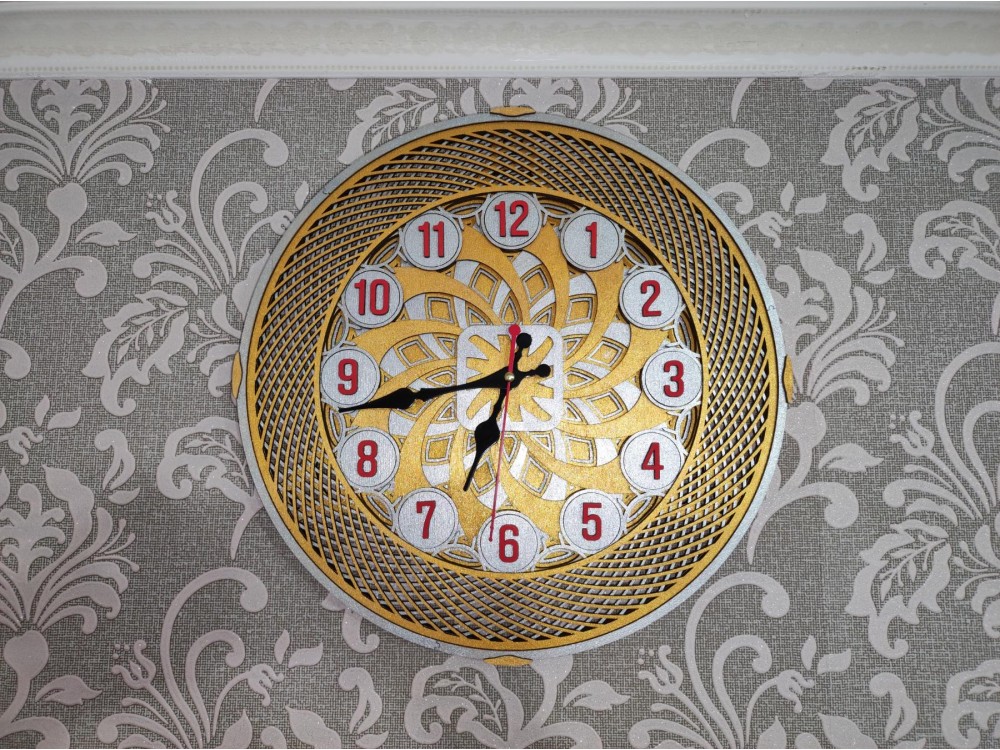 Деревянные интерьерные часы круглые многослойные с покраской серебро/золото, 37*37*3 см