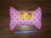 Подушка с фотопечатью на подголовник "Королева дорог" розовая 22*32 см